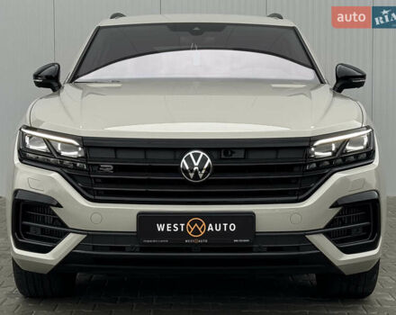 Бежевый Фольксваген Туарег, объемом двигателя 2.99 л и пробегом 9 тыс. км за 77000 $, фото 1 на Automoto.ua