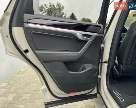 Бежевый Фольксваген Туарег, объемом двигателя 2.99 л и пробегом 9 тыс. км за 77000 $, фото 52 на Automoto.ua