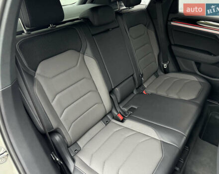 Бежевый Фольксваген Туарег, объемом двигателя 2.99 л и пробегом 9 тыс. км за 77000 $, фото 38 на Automoto.ua