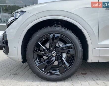 Бежевый Фольксваген Туарег, объемом двигателя 2.97 л и пробегом 27 тыс. км за 77000 $, фото 5 на Automoto.ua