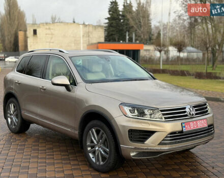 Бежевий Фольксваген Туарег, об'ємом двигуна 3 л та пробігом 190 тис. км за 22500 $, фото 1 на Automoto.ua