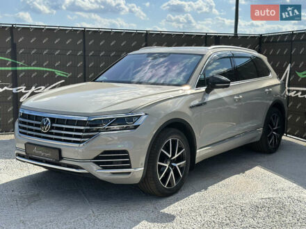 Фольксваген Туарег 2020 в Киеве на Automoto.ua Бежевый Фольксваген Туарег, объемом двигателя 2.97 л и пробегом 95 тыс. км за 57999 $, фото 1 на Automoto.ua