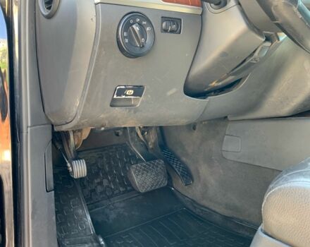 Черный Фольксваген Туарег, объемом двигателя 3.2 л и пробегом 270 тыс. км за 3475 $, фото 5 на Automoto.ua