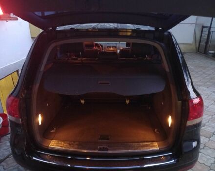 Черный Фольксваген Туарег, объемом двигателя 3.2 л и пробегом 204 тыс. км за 8100 $, фото 10 на Automoto.ua