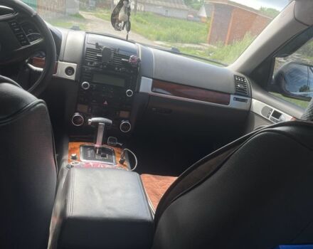 Черный Фольксваген Туарег, объемом двигателя 2.5 л и пробегом 338 тыс. км за 8500 $, фото 7 на Automoto.ua