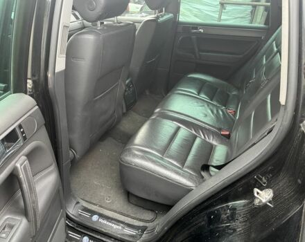 Черный Фольксваген Туарег, объемом двигателя 3 л и пробегом 370 тыс. км за 3550 $, фото 5 на Automoto.ua