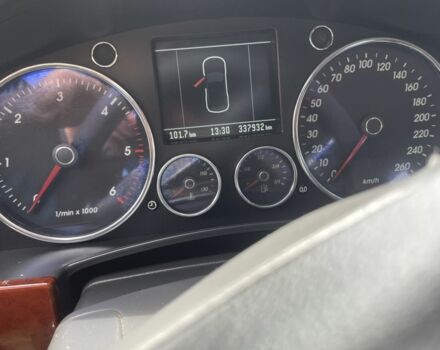 Черный Фольксваген Туарег, объемом двигателя 2.5 л и пробегом 338 тыс. км за 8500 $, фото 4 на Automoto.ua