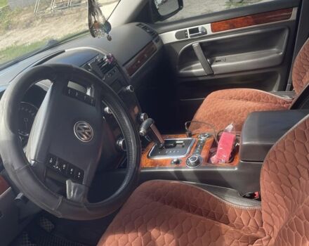 Черный Фольксваген Туарег, объемом двигателя 2.5 л и пробегом 338 тыс. км за 8500 $, фото 6 на Automoto.ua