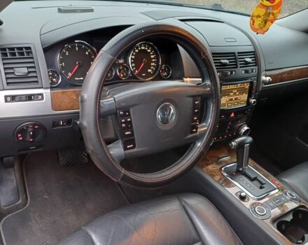 Черный Фольксваген Туарег, объемом двигателя 3 л и пробегом 146 тыс. км за 13000 $, фото 9 на Automoto.ua