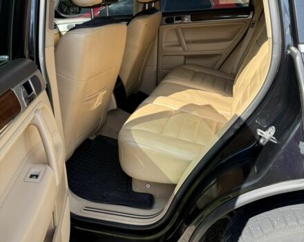 Черный Фольксваген Туарег, объемом двигателя 3 л и пробегом 330 тыс. км за 10500 $, фото 6 на Automoto.ua