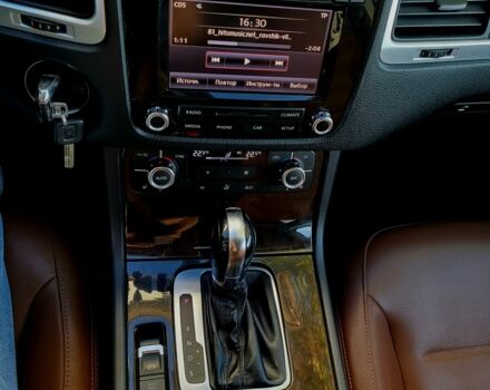 Чорний Фольксваген Туарег, об'ємом двигуна 3 л та пробігом 306 тис. км за 17000 $, фото 6 на Automoto.ua