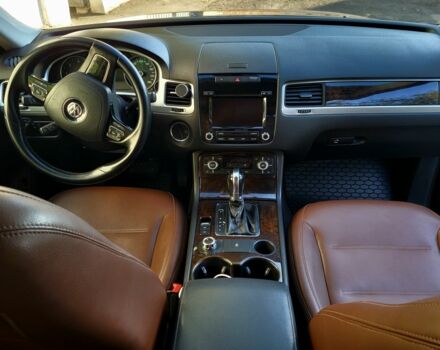 Чорний Фольксваген Туарег, об'ємом двигуна 3 л та пробігом 306 тис. км за 17000 $, фото 5 на Automoto.ua