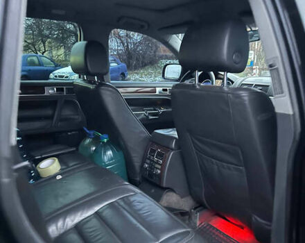 Черный Фольксваген Туарег, объемом двигателя 4.17 л и пробегом 343 тыс. км за 5500 $, фото 14 на Automoto.ua