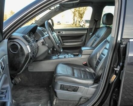 Черный Фольксваген Туарег, объемом двигателя 3 л и пробегом 247 тыс. км за 4500 $, фото 6 на Automoto.ua