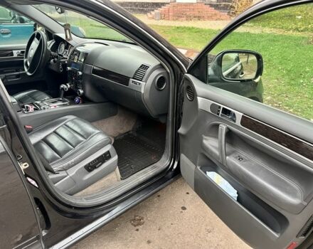 Черный Фольксваген Туарег, объемом двигателя 3.2 л и пробегом 340 тыс. км за 7000 $, фото 8 на Automoto.ua