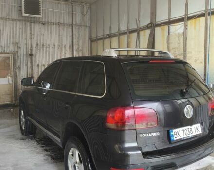 Чорний Фольксваген Туарег, об'ємом двигуна 2.5 л та пробігом 320 тис. км за 4850 $, фото 1 на Automoto.ua