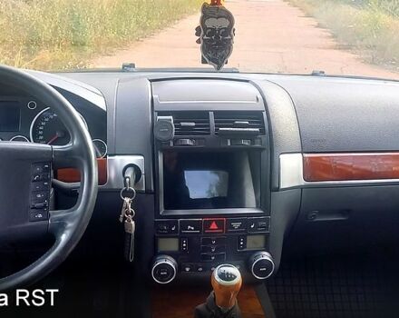 Черный Фольксваген Туарег, объемом двигателя 2.5 л и пробегом 310 тыс. км за 7500 $, фото 2 на Automoto.ua