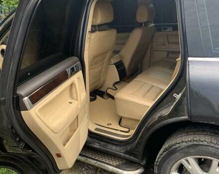 Черный Фольксваген Туарег, объемом двигателя 4.92 л и пробегом 354 тыс. км за 7000 $, фото 5 на Automoto.ua