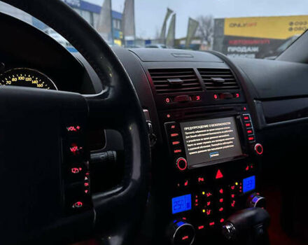 Черный Фольксваген Туарег, объемом двигателя 4.17 л и пробегом 343 тыс. км за 5500 $, фото 8 на Automoto.ua