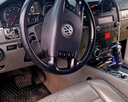 Черный Фольксваген Туарег, объемом двигателя 3.2 л и пробегом 204 тыс. км за 7400 $, фото 4 на Automoto.ua