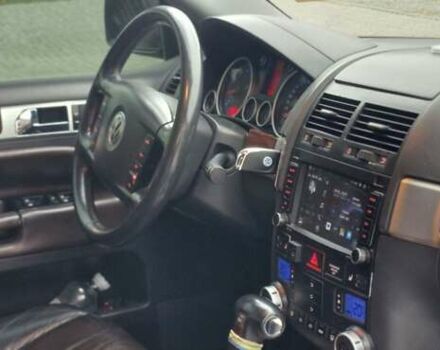 Черный Фольксваген Туарег, объемом двигателя 3.2 л и пробегом 237 тыс. км за 7500 $, фото 20 на Automoto.ua