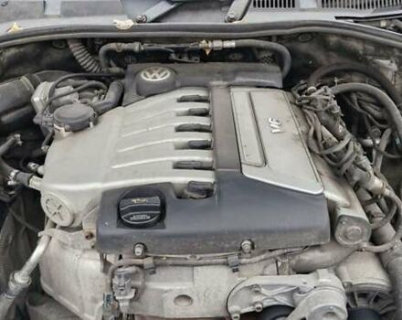 Черный Фольксваген Туарег, объемом двигателя 3.2 л и пробегом 237 тыс. км за 7500 $, фото 31 на Automoto.ua