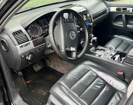 Черный Фольксваген Туарег, объемом двигателя 3.2 л и пробегом 340 тыс. км за 7000 $, фото 7 на Automoto.ua