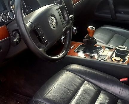 Черный Фольксваген Туарег, объемом двигателя 2.5 л и пробегом 310 тыс. км за 7500 $, фото 3 на Automoto.ua