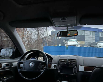 Черный Фольксваген Туарег, объемом двигателя 4.17 л и пробегом 343 тыс. км за 5500 $, фото 9 на Automoto.ua