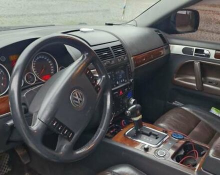 Черный Фольксваген Туарег, объемом двигателя 3.2 л и пробегом 237 тыс. км за 7500 $, фото 19 на Automoto.ua