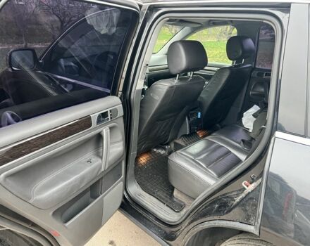 Черный Фольксваген Туарег, объемом двигателя 3.2 л и пробегом 340 тыс. км за 7000 $, фото 10 на Automoto.ua