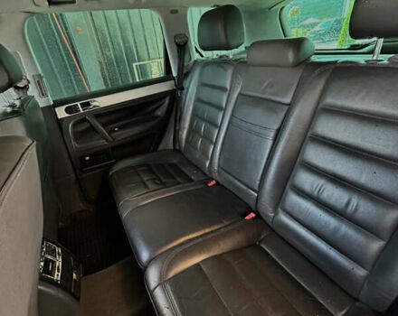 Черный Фольксваген Туарег, объемом двигателя 2.46 л и пробегом 400 тыс. км за 7000 $, фото 4 на Automoto.ua