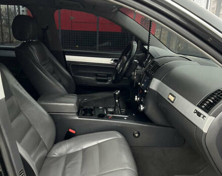 Черный Фольксваген Туарег, объемом двигателя 2.46 л и пробегом 426 тыс. км за 7400 $, фото 32 на Automoto.ua