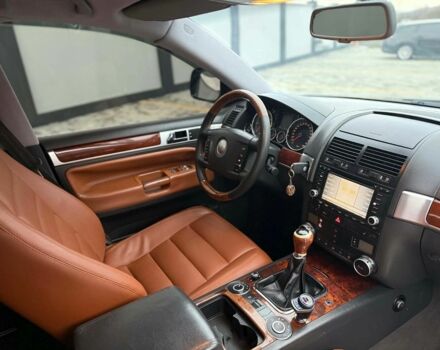 Черный Фольксваген Туарег, объемом двигателя 2.5 л и пробегом 260 тыс. км за 8000 $, фото 6 на Automoto.ua