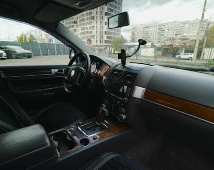 Черный Фольксваген Туарег, объемом двигателя 2.5 л и пробегом 395 тыс. км за 4100 $, фото 7 на Automoto.ua