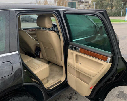 Черный Фольксваген Туарег, объемом двигателя 4.9 л и пробегом 230 тыс. км за 5800 $, фото 9 на Automoto.ua