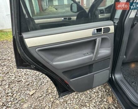 Черный Фольксваген Туарег, объемом двигателя 2.46 л и пробегом 225 тыс. км за 6450 $, фото 25 на Automoto.ua