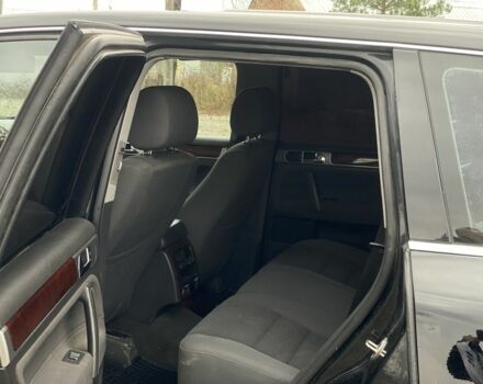 Чорний Фольксваген Туарег, об'ємом двигуна 2.5 л та пробігом 342 тис. км за 6100 $, фото 4 на Automoto.ua