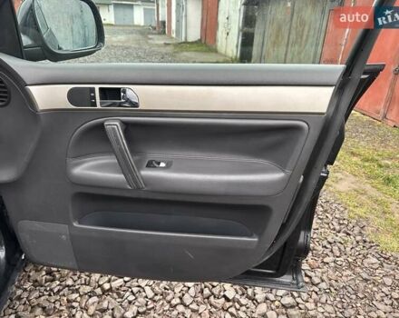 Черный Фольксваген Туарег, объемом двигателя 2.46 л и пробегом 225 тыс. км за 6450 $, фото 31 на Automoto.ua