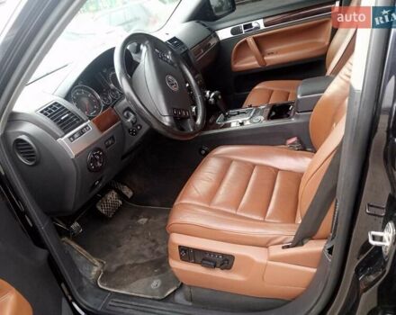 Черный Фольксваген Туарег, объемом двигателя 3.19 л и пробегом 236 тыс. км за 10000 $, фото 6 на Automoto.ua