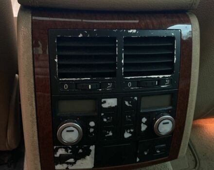 Черный Фольксваген Туарег, объемом двигателя 5 л и пробегом 225 тыс. км за 4099 $, фото 11 на Automoto.ua