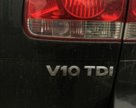 Черный Фольксваген Туарег, объемом двигателя 5 л и пробегом 225 тыс. км за 4099 $, фото 7 на Automoto.ua