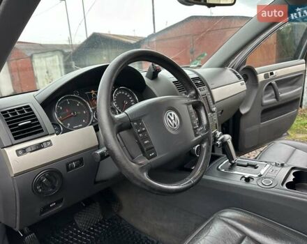 Черный Фольксваген Туарег, объемом двигателя 2.46 л и пробегом 225 тыс. км за 6450 $, фото 22 на Automoto.ua