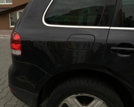 Черный Фольксваген Туарег, объемом двигателя 5 л и пробегом 225 тыс. км за 4099 $, фото 5 на Automoto.ua