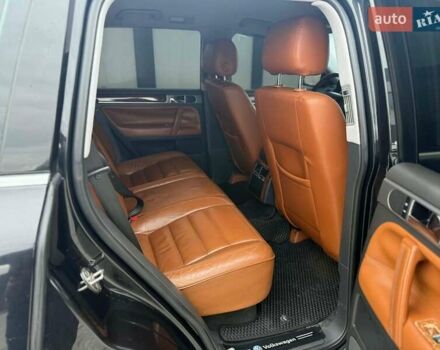 Чорний Фольксваген Туарег, об'ємом двигуна 2.5 л та пробігом 260 тис. км за 8000 $, фото 4 на Automoto.ua