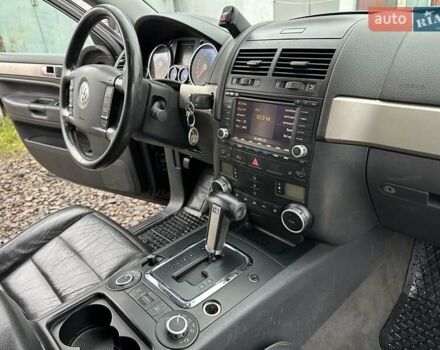 Черный Фольксваген Туарег, объемом двигателя 2.46 л и пробегом 225 тыс. км за 6450 $, фото 33 на Automoto.ua