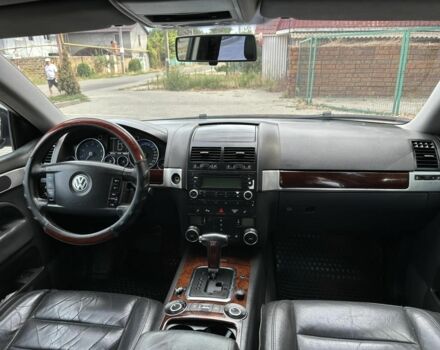 Черный Фольксваген Туарег, объемом двигателя 3.2 л и пробегом 280 тыс. км за 7599 $, фото 4 на Automoto.ua