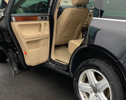 Черный Фольксваген Туарег, объемом двигателя 4.9 л и пробегом 230 тыс. км за 5800 $, фото 8 на Automoto.ua