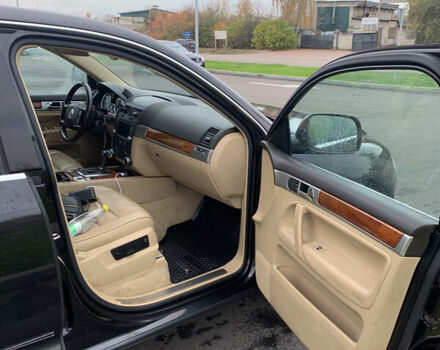 Черный Фольксваген Туарег, объемом двигателя 4.9 л и пробегом 230 тыс. км за 5800 $, фото 10 на Automoto.ua