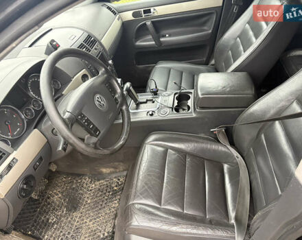 Черный Фольксваген Туарег, объемом двигателя 2.51 л и пробегом 321 тыс. км за 5999 $, фото 9 на Automoto.ua